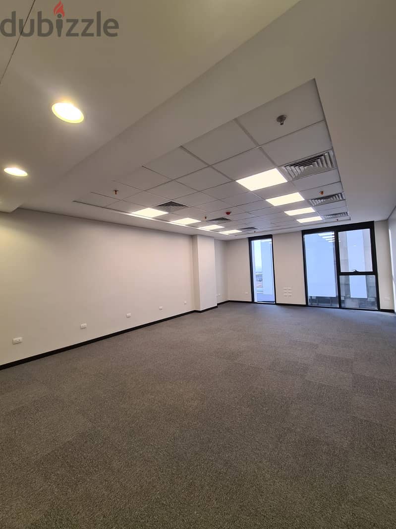 Fully finished Office space 69sqm for rent Hyde park 5