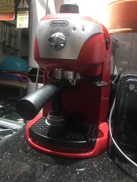 ماكينة تحضير القهوة الاسبريسو من ديلونجي 1100 وات وارد من الخارج EC221 1