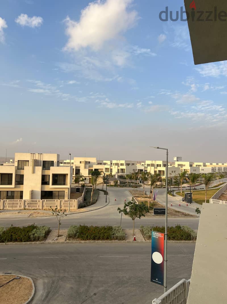 اسكن في شقه 160 متر ( 3 غرف ) بجوار المركز الطبي العالمي " كمبوند البروج - Al Burouj " بتسهيلات علي 7 سنوات 9