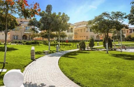 Town House for Sale with Private Garden in Hyde Park New Cairo With Down Payment Very Prime Location Open View 6