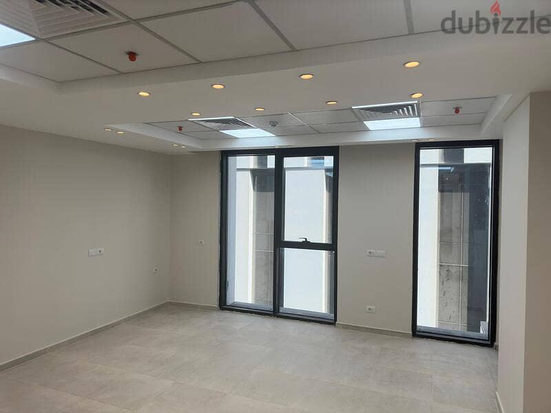 office space for rent 65 sqm fully finished with prime location Hyde park new Cairo 5