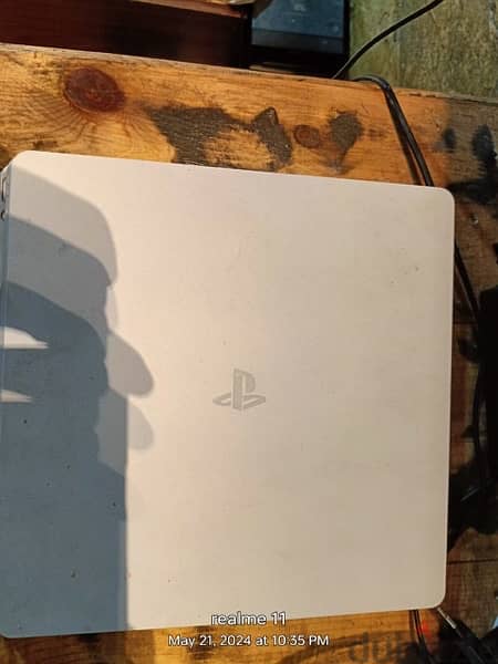 PlayStation 4 slim 4