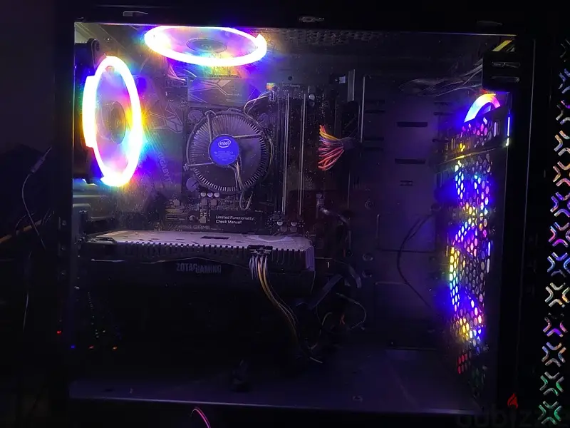 pc gaming with monitor65584843506690121