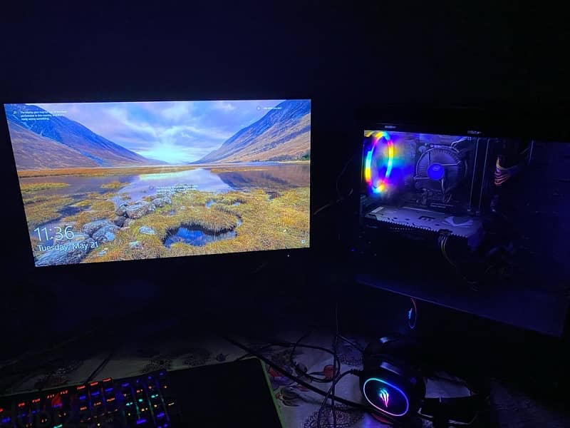 pc gaming with monitor 2