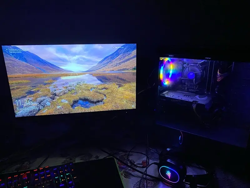 pc gaming with monitor65584843506690122