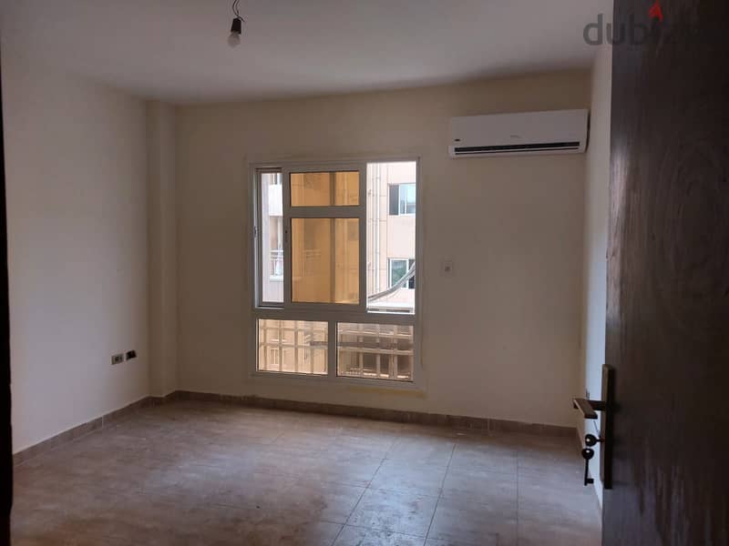 A great opportunity in my city, a 96 sqm apartment with special finishing in the kitchen in B7. 5