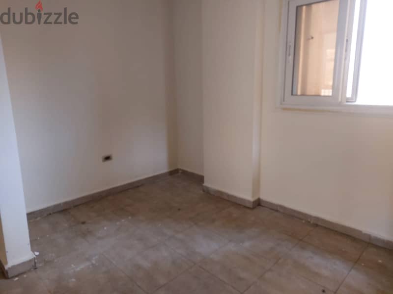 A great opportunity in my city, a 96 sqm apartment with special finishing in the kitchen in B7. 6