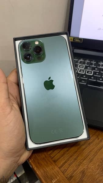 Iphone 13 pro Max dark green 2