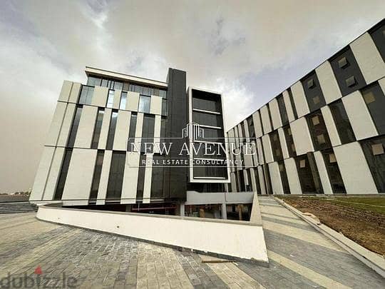 Administrative Office 65 Sqm for sale in Hyde park 5