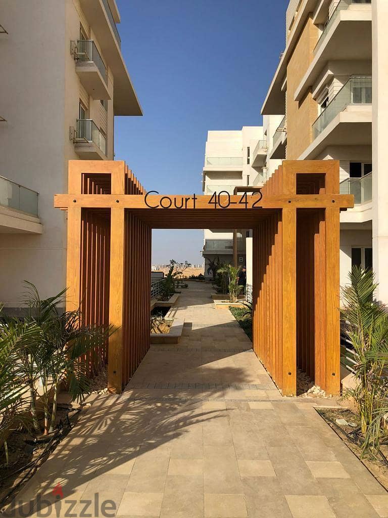 Apartment for sale in Mountain View iCity October, 175 meters (3 rooms), front and rear view on green spaces, prime location, with a 10% down payment 2
