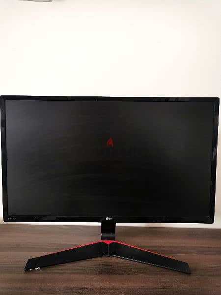 LG 23" IPS + HDMI cable 0