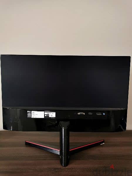 LG 23" IPS + HDMI cable 1