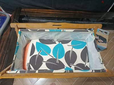 سرير بيبي خشب صغير