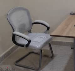 2 office desks / 2 office chairs