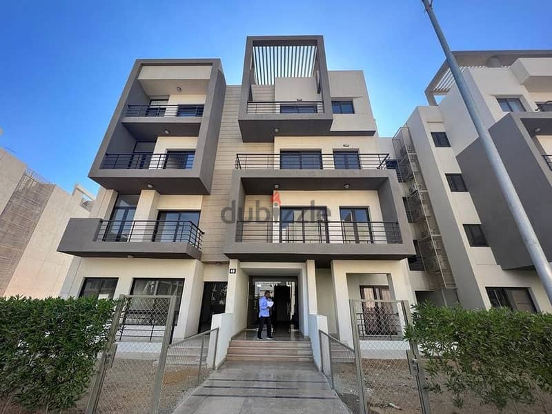 Apartment with roof for sale finished Ultra Super Lux in Fifth Square Al Marasem Compound Fifth Square Al Marasem Immediate receipt 7
