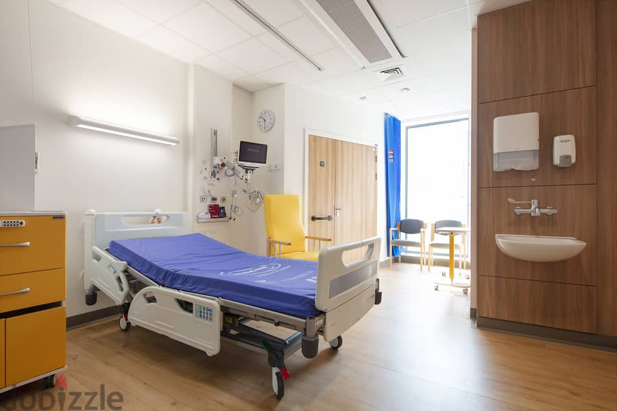 A dual clinic in the largest hospital with an area of 13,000 square meters in the middle of the largest residential density of more than 40 compounds 9