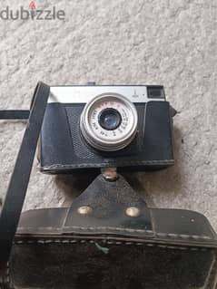 كاميرا قديمه بالافلام 0