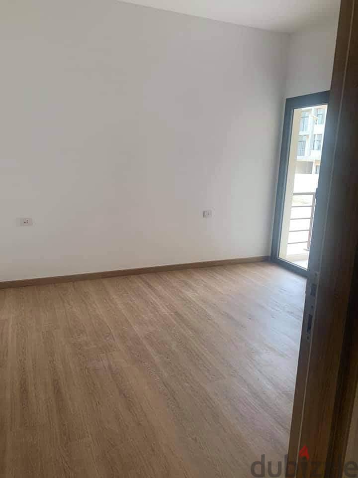 for sale apartment ready to move  fully finished with ACs & appliance  & furniture in fifth square marasem 12