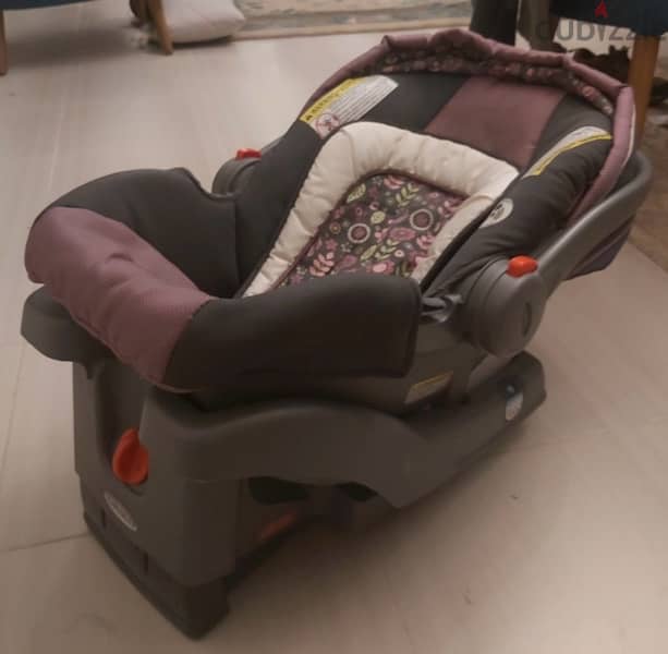 Graco travel system (stroller and carseat with base Click Connect 6