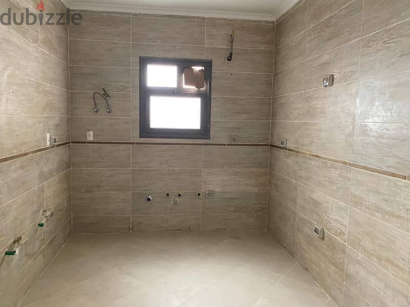 شقة 150 متر متشطبة بفيو مميز لكل الغرف على حمام سباحه داخل كمبوند ديار المخبارات 11