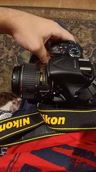 كاميرا NIKON d5200 شبه جديدة 2