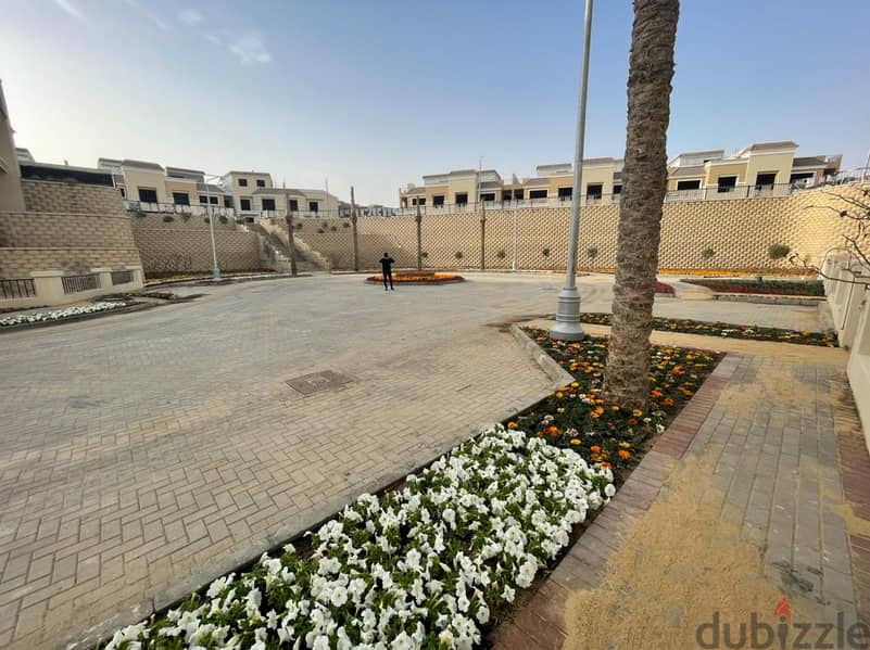 S villa for sale in Madinaty wall, 212 sqm, with a 50 sqm garden, at the lowest price in Sarai Compound, with a down payment starting from 10% and ins 8
