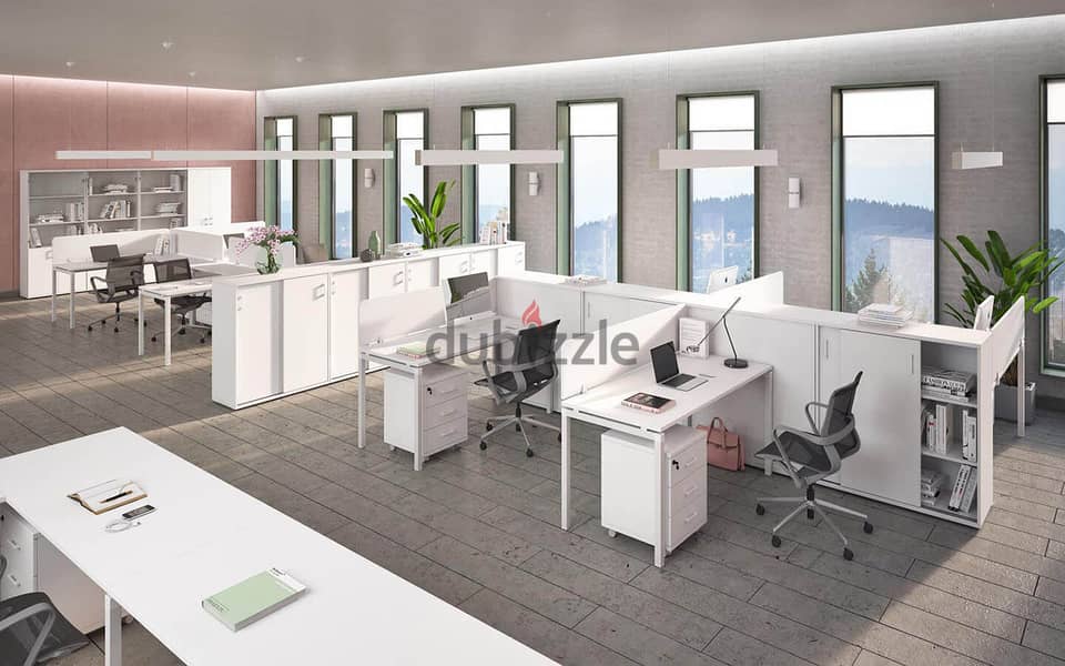 An administrative office of 30 meters in a prime location on 3 main streets for 50% of its price and a mandatory rent in the contract with a minimum o 2