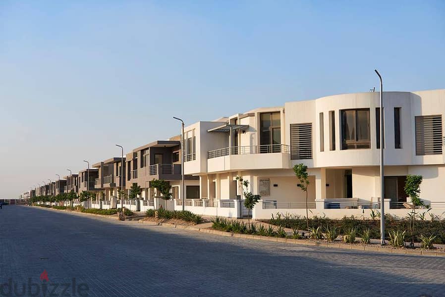 Independent villa for sale (snapshot price), prime location in front of Cairo Airport gate 2