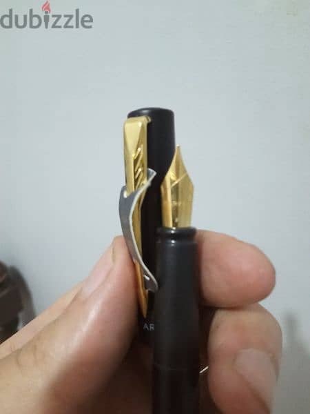 قلم باركر حبر لم يستخدم 
Parker Frontier Matte Black Gold Nib GT 1