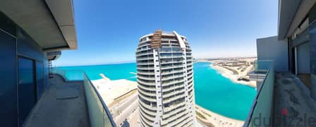 شقة فندقية علي البحر مباشرة للبيع بمقدم 6,9 مليون في أبراج العلمين الجديدة