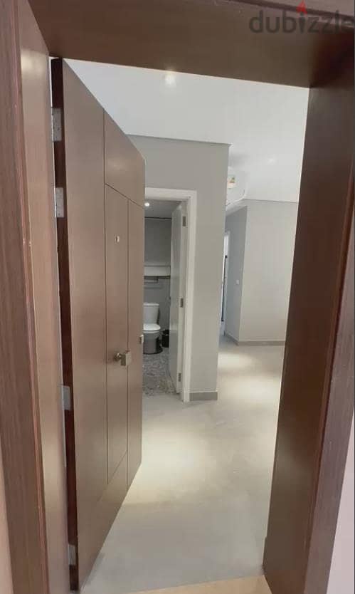 شقة غرفتين 123 متر RESALE متشطبة بالتكيفات في فيلدج ويست الشيخ زايد VILLAGE WEST SHIEKH ZAYED DORRA RESALE 1