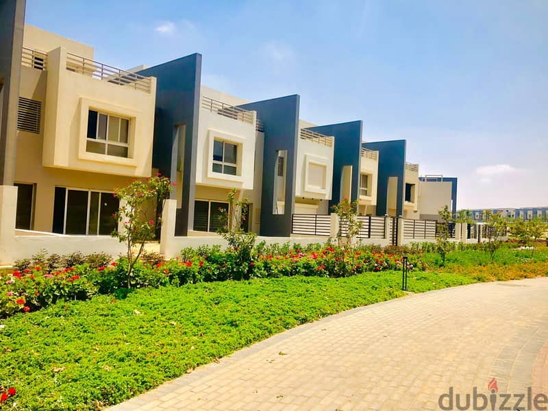 The best location town house 270m corner for sale in compound hyde park modern ready to move 2