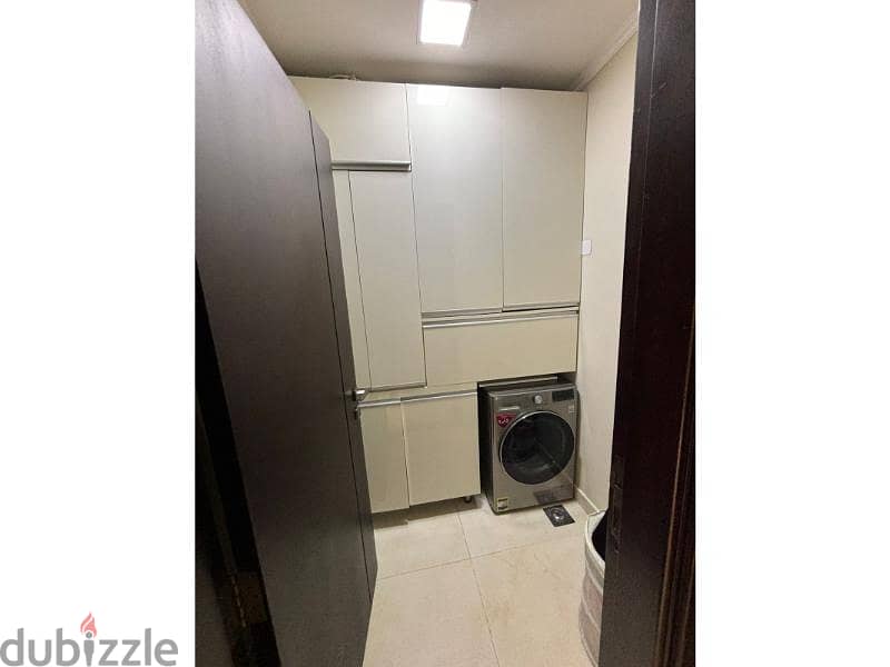Apartment for rent in Eastown Kitchen with cooker & ACs 9