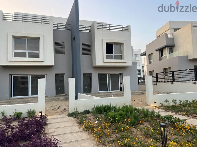 For Sale town house208m in best phase in compound hyde park with down payment and installments 1