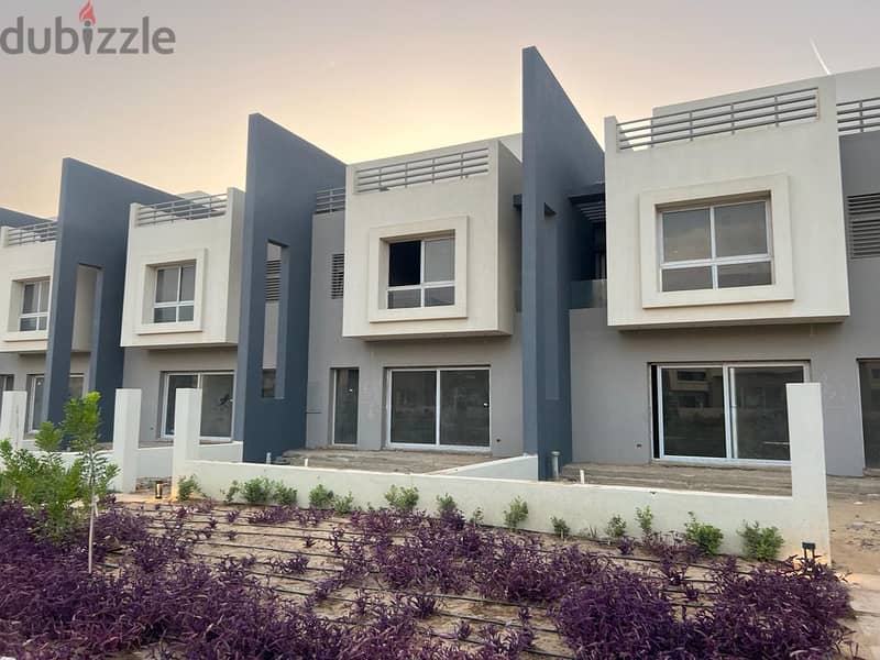 For Sale town house208m in best phase in compound hyde park with down payment and installments 6