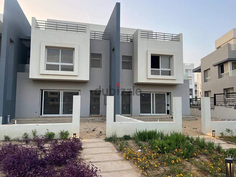 For Sale town house208m in best phase in compound hyde park with down payment and installments 8