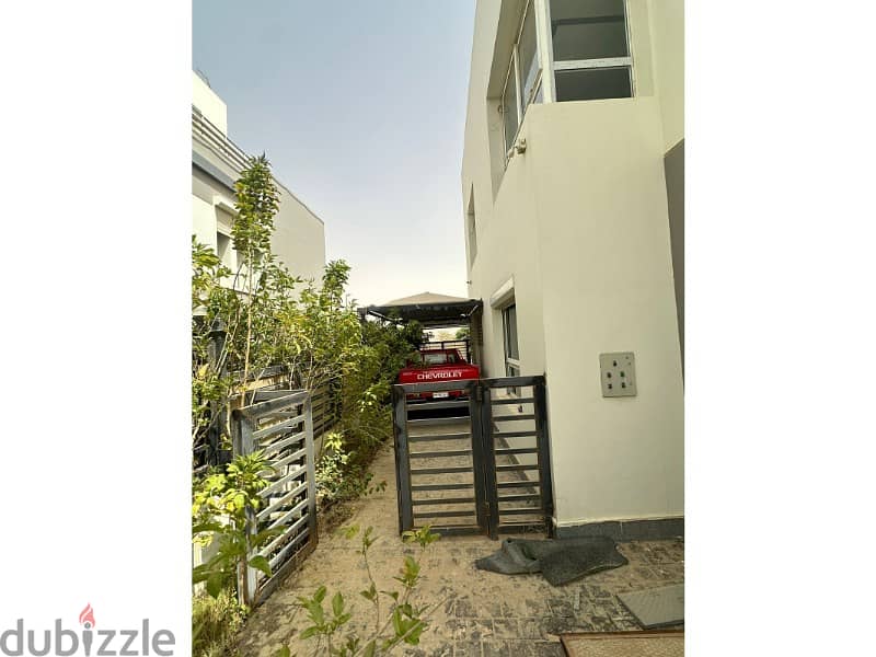 For sale twin house 320m fully finished with Acs ready to move in compound hyde park 17
