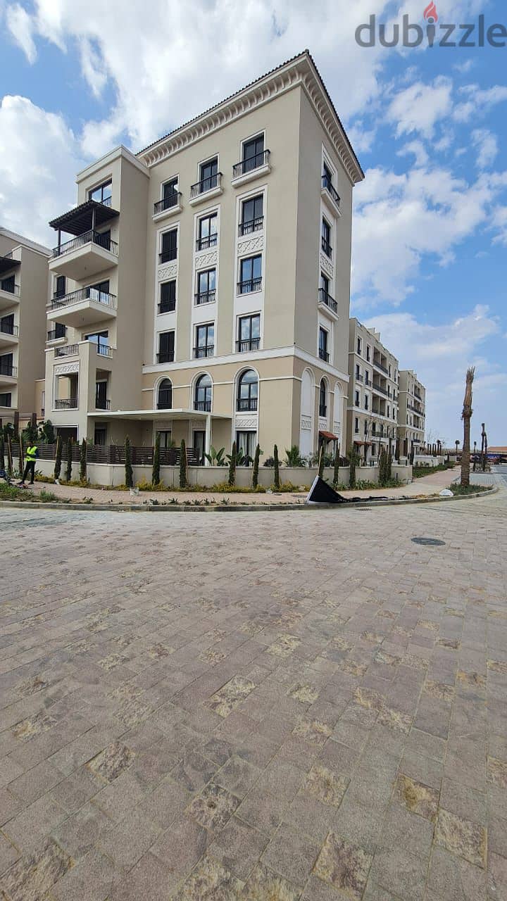 Apartment for sale in Village West, immediate receipt, 164 sqm, finished, with air conditioners, 3 rooms and 3 bathrooms 5
