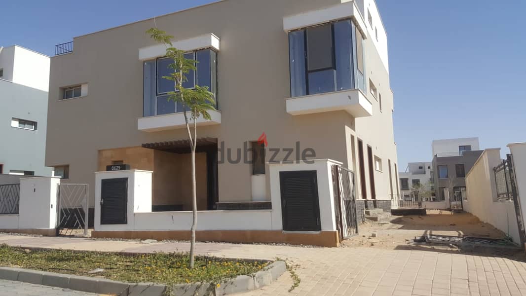 Standalone Villa ( LV ) 658 m with basement Prime Location for sale Ready to move at Villette 1