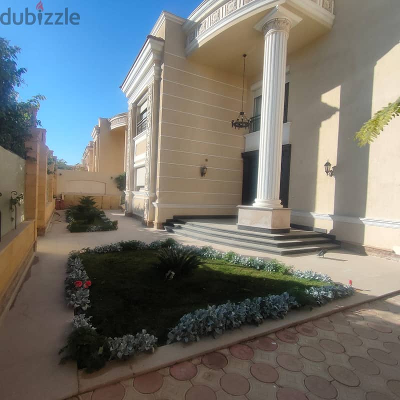 Villa in Fountain Park Compound in the Golden Square, area of ​​890 square meters, luxurious finishing, with a swimming pool, ready to move 3