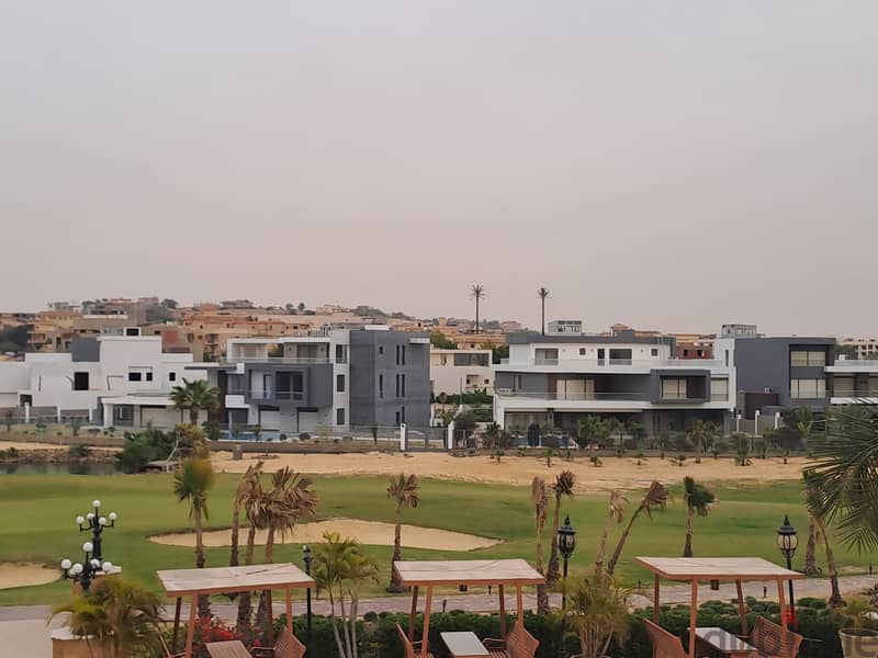 Apartment with garden, 150 sqm, corner with a direct view on the golf course, with a down payment of only 1,824,000 and immediate delivery in Obour Ci 7