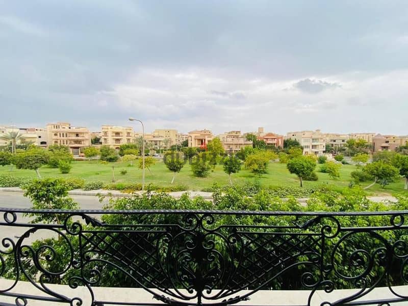 Apartment with garden, 150 sqm, corner with a direct view on the golf course, with a down payment of only 1,824,000 and immediate delivery in Obour Ci 10