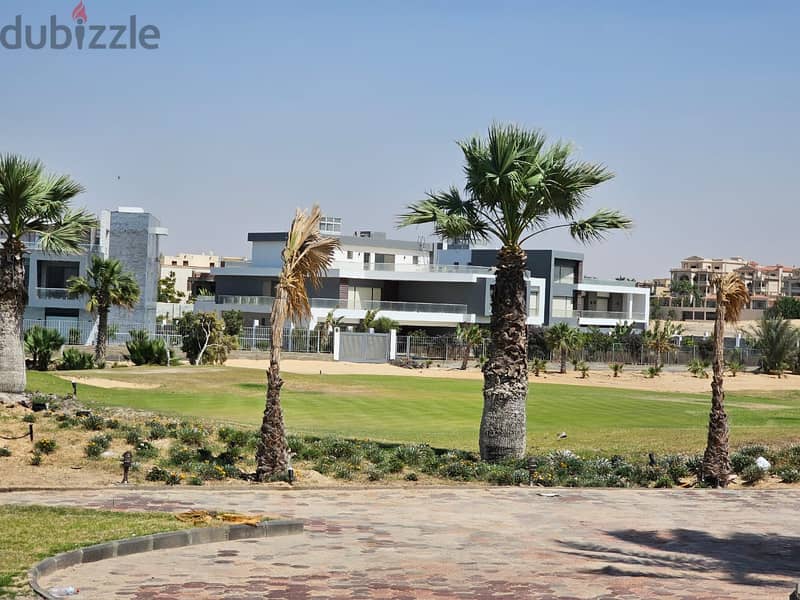 The price has been lowered for an apartment directly on the golf course, 195 square meters, ready for delivery, with a down payment of 1,755,000 in Ob 5