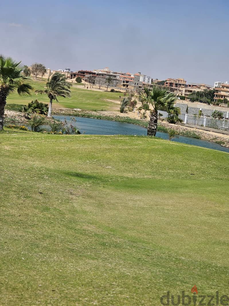 The price has been lowered for an apartment directly on the golf course, 195 square meters, ready for delivery, with a down payment of 1,755,000 in Ob 6