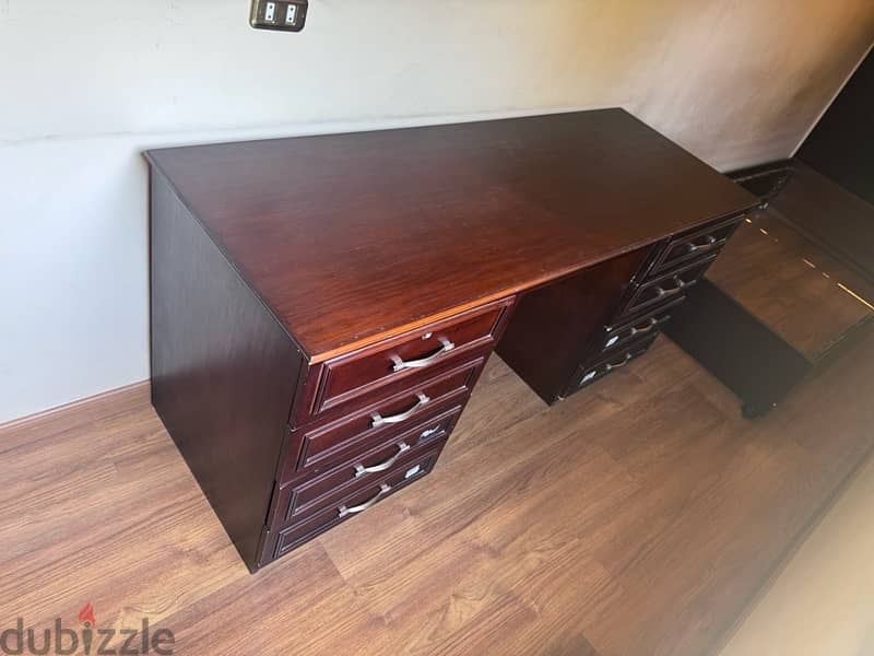 Wooden desk (مكتب) 1