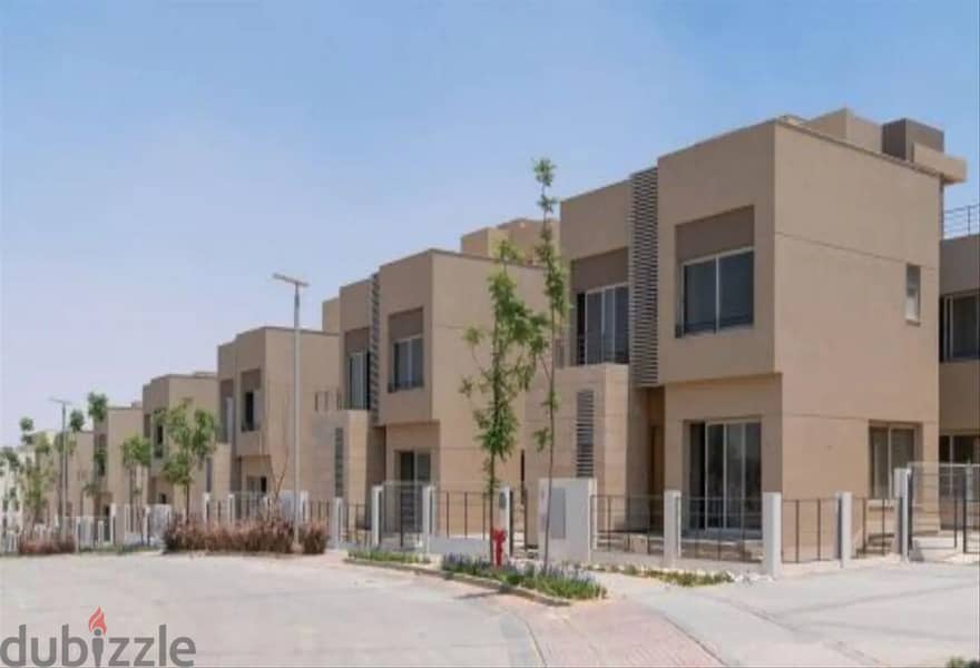 Town house 190m with good division from inside in Palm Hills new Cairo 0
