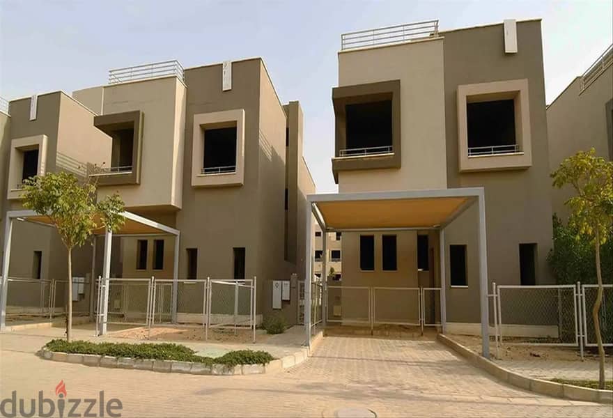 Town house 190m with good division from inside in Palm Hills new Cairo 1