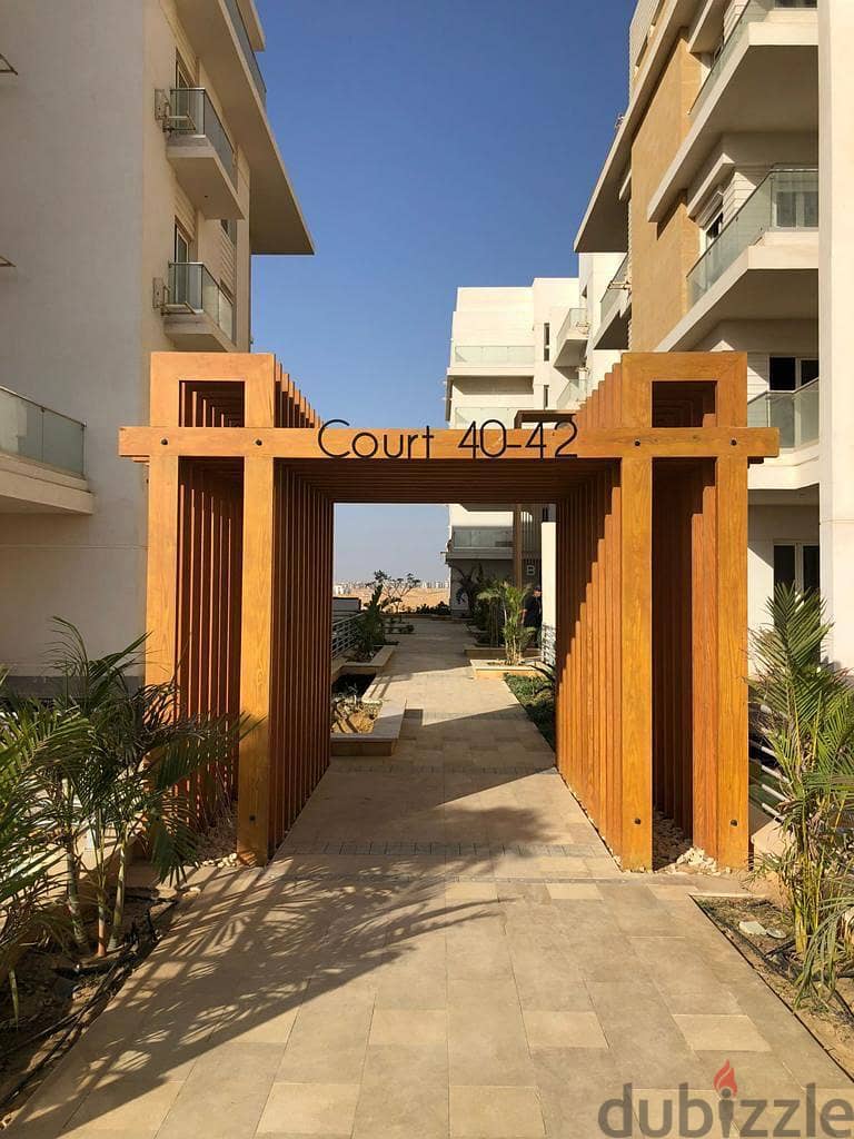 Apartment for sale in Mountain View iCity October, 175 meters (3 rooms), front and rear view on green spaces, prime location, with a 10% down payment 1