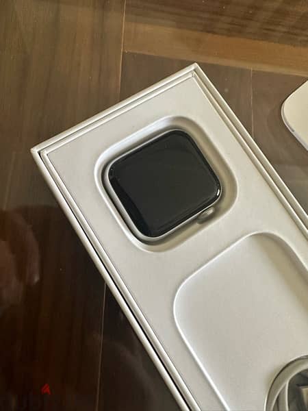 Apple Watch Series 6 - Silver Aluminum Case 40MM 3