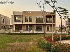 Three-storey villa for sale with a 38% cash discount and installments over 8 years in Taj City, New Cairo